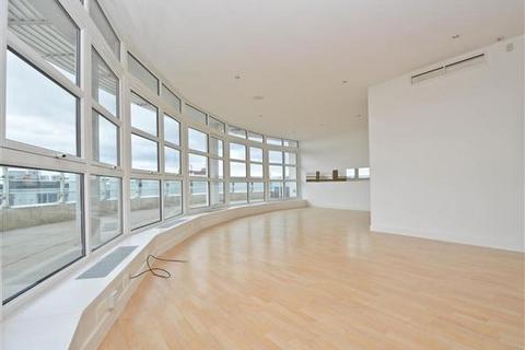 2 bedroom penthouse to rent, Upper Richmond Road, London, SW15