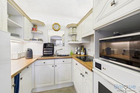 2 bedroom apartment for sale, Ashton Garden Court, St. Andrews Road North, Lytham St. Annes, FY8