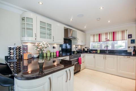 4 bedroom detached house to rent, Devonshire Road, Harpenden, AL5