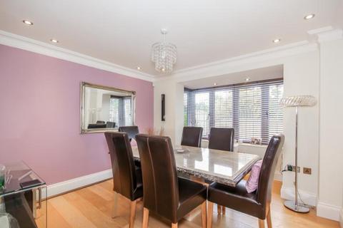 4 bedroom detached house to rent, Devonshire Road, Harpenden, AL5