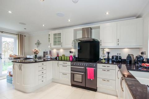 4 bedroom detached house to rent, Devonshire Road, Harpenden, AL5