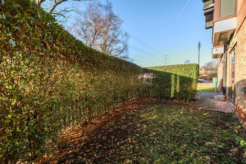 2 bedroom apartment for sale, Hanworth Lane, Chertsey, KT16