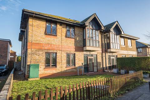 2 bedroom apartment for sale, Hanworth Lane, Chertsey, KT16