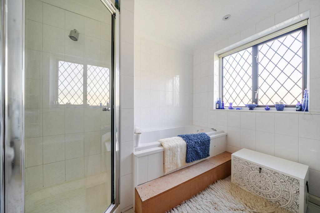 En-Suite Bathroom
