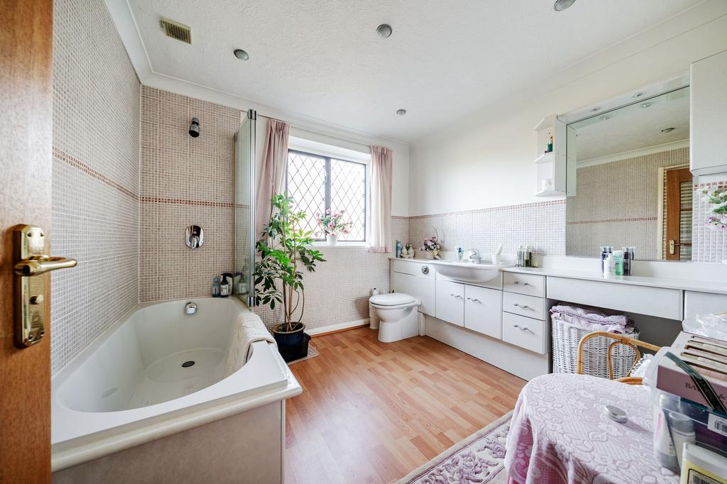 En-Suite Bathroom
