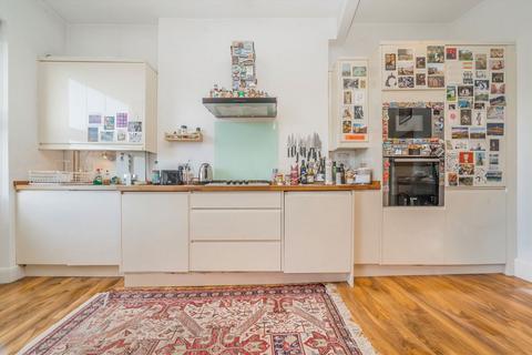 2 bedroom flat to rent, Kilburn High Road, London NW6