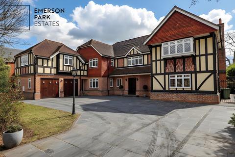 5 bedroom detached house for sale, Nelmes Road, Hornchurch, RM11