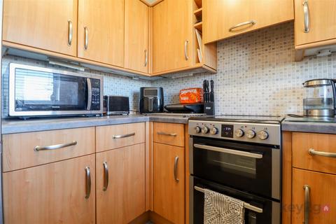 2 bedroom flat to rent, Curlew Avenue, Eckington, S21
