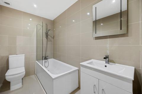 2 bedroom flat for sale, Cloister Wood, 540 Uxbridge Road, Pinner, Greater London, HA5 3PY