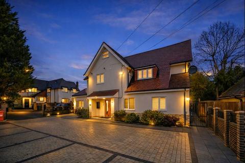2 bedroom flat for sale, Cloister Wood, 540 Uxbridge Road, Pinner, Greater London, HA5 3PY
