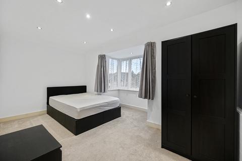 2 bedroom flat for sale, Cloister Wood, 540 Uxbridge Road, Pinner, Greater London, HA5 3PY