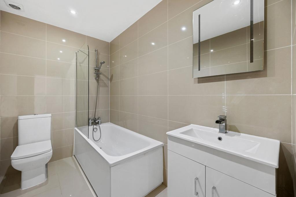 RCCS- flat 3 cloyster wood- bathroom 1 (1)