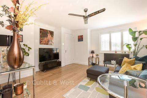 4 bedroom detached house for sale, Cedar Drive, Horsham RH13