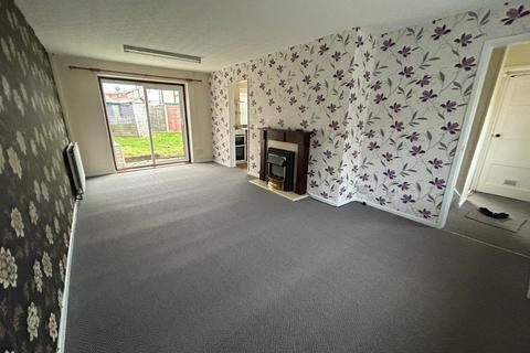 3 bedroom semi-detached house to rent, Elizabeth Avenue, Bilston WV14