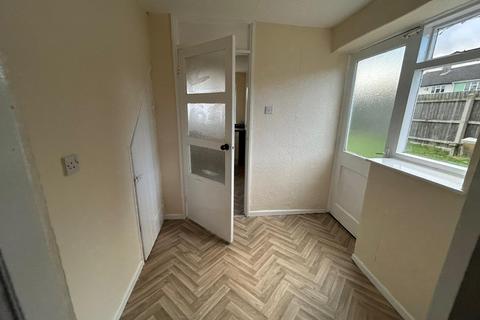 3 bedroom semi-detached house to rent, Elizabeth Avenue, Bilston WV14