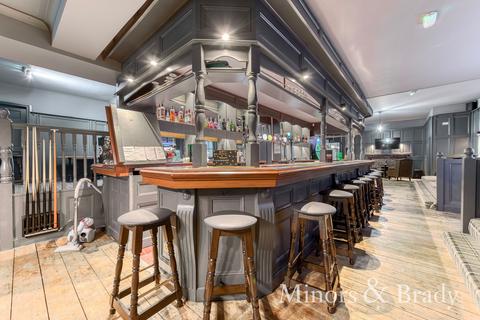 undefined, Allen's Bar, NR30