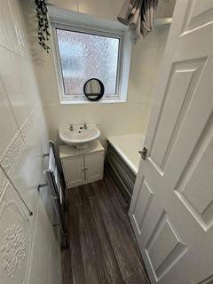 3 bedroom semi-detached house to rent, Sandfield Road, West Bromwich