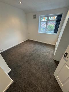 3 bedroom semi-detached house to rent, Sandfield Road, West Bromwich