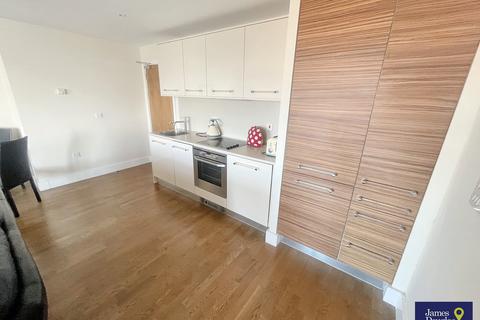 2 bedroom flat to rent, Vega house, Cardiff CF10