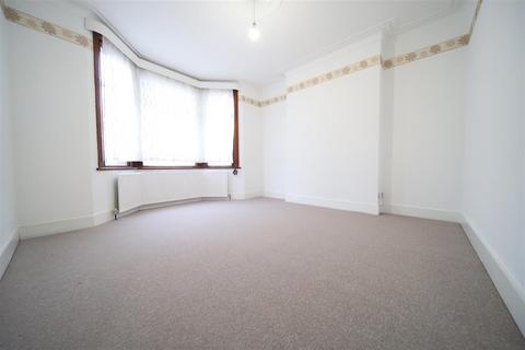 4 bedroom semi-detached house to rent, Putney Road, Enfield