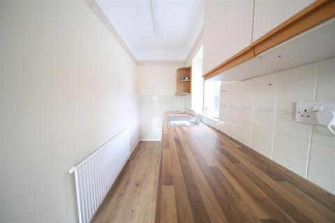 4 bedroom semi-detached house to rent, Putney Road, Enfield