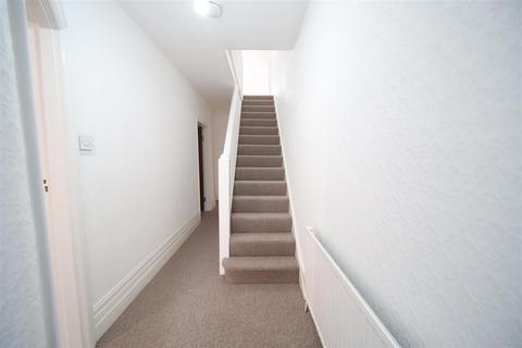 4 bedroom semi-detached house to rent, Putney Road, Enfield