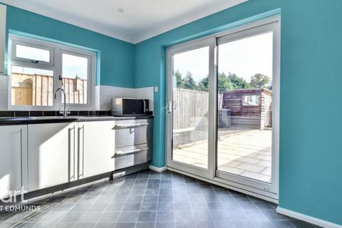 3 bedroom terraced house to rent, Daisy Green, BURY ST EDMUNDS