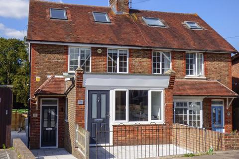 Studio to rent, Cyprus Road, Burgess Hill, RH15