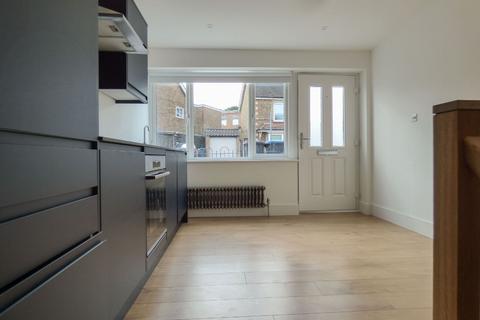 Studio to rent, Cyprus Road, Burgess Hill, RH15