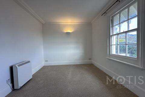 2 bedroom flat to rent, Seabrook Road, Hythe, CT21