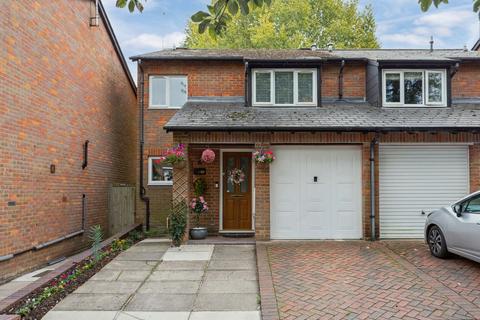 undefined, Walnut Close, Great Missenden HP16