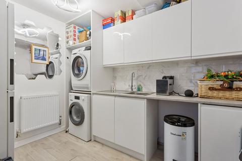 3 bedroom semi-detached house for sale, Walnut Close, Great Missenden HP16