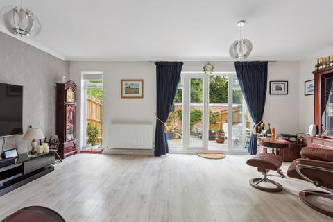 3 bedroom semi-detached house for sale, Walnut Close, Great Missenden HP16