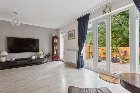 3 bedroom semi-detached house for sale, Walnut Close, Great Missenden HP16