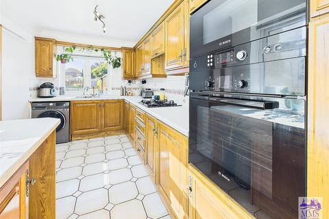 4 bedroom detached bungalow for sale, Cliffe Road, Strood