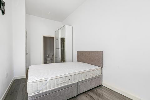 undefined, Clifton Road, Isleworth, TW7