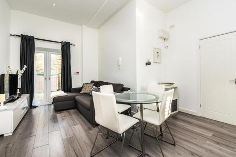 3 bedroom apartment to rent, Clifton Road, Isleworth, TW7