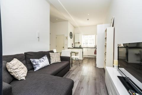 3 bedroom apartment to rent, Clifton Road, Isleworth, TW7