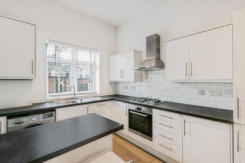 3 bedroom apartment to rent, Clifton Road, Isleworth, TW7