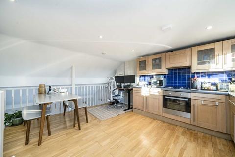 2 bedroom flat for sale, Shakespeare Road, London W3