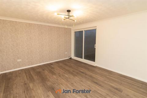 2 bedroom ground floor flat to rent, Bodmin Close, Wallsend