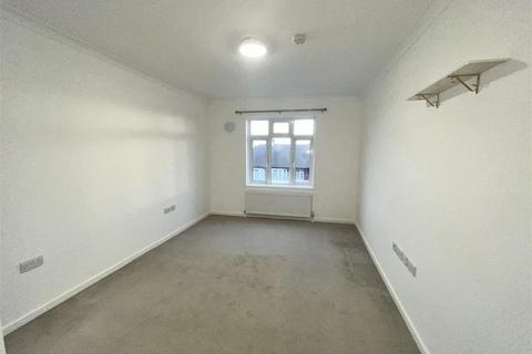 1 bedroom flat to rent, High Road, Chadwell Heath