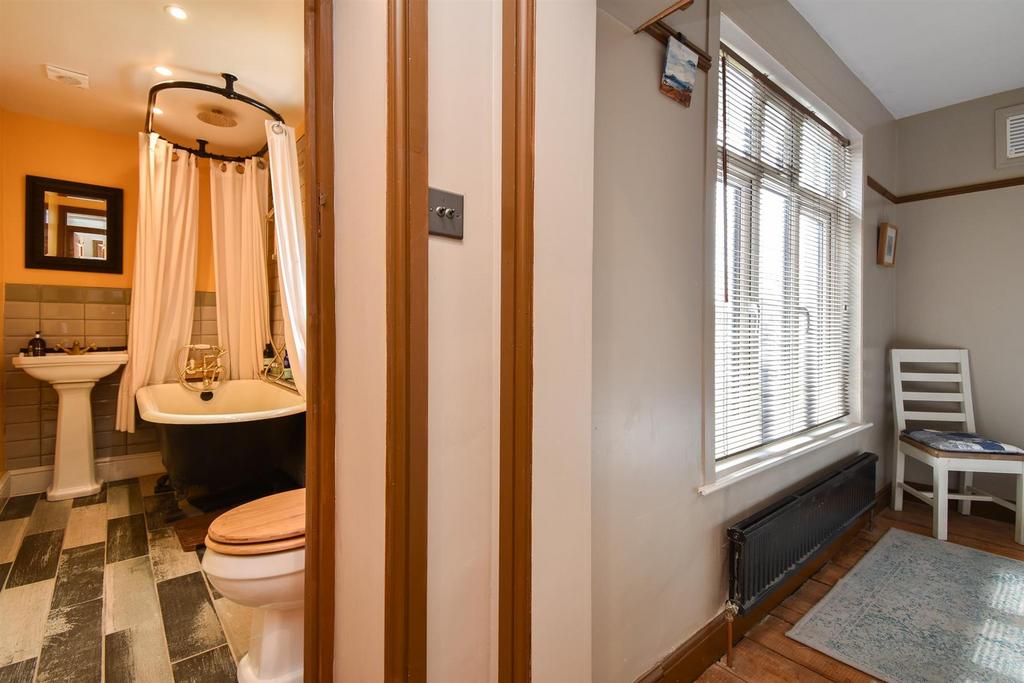 Bathroom/bedroom