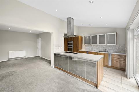 3 bedroom semi-detached house for sale, Vicarage Farm Road, Hounslow TW5