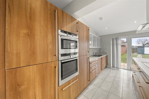3 bedroom semi-detached house for sale, Vicarage Farm Road, Hounslow TW5