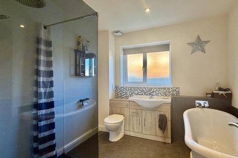 4 bedroom bungalow for sale, Holme Lacy, Hereford