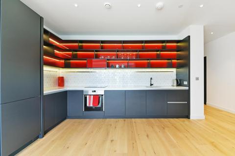 3 bedroom apartment to rent, Modena House, London City Island, London, E14