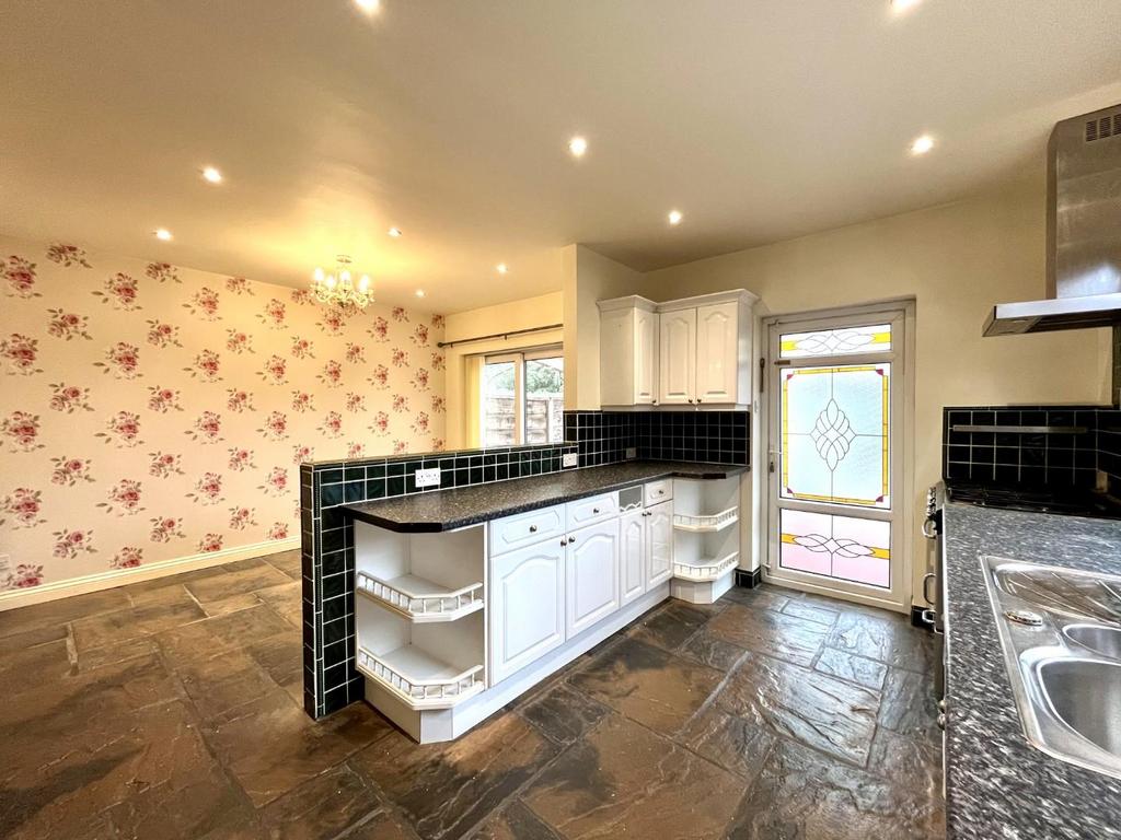 Kitchen Area Aspect 2