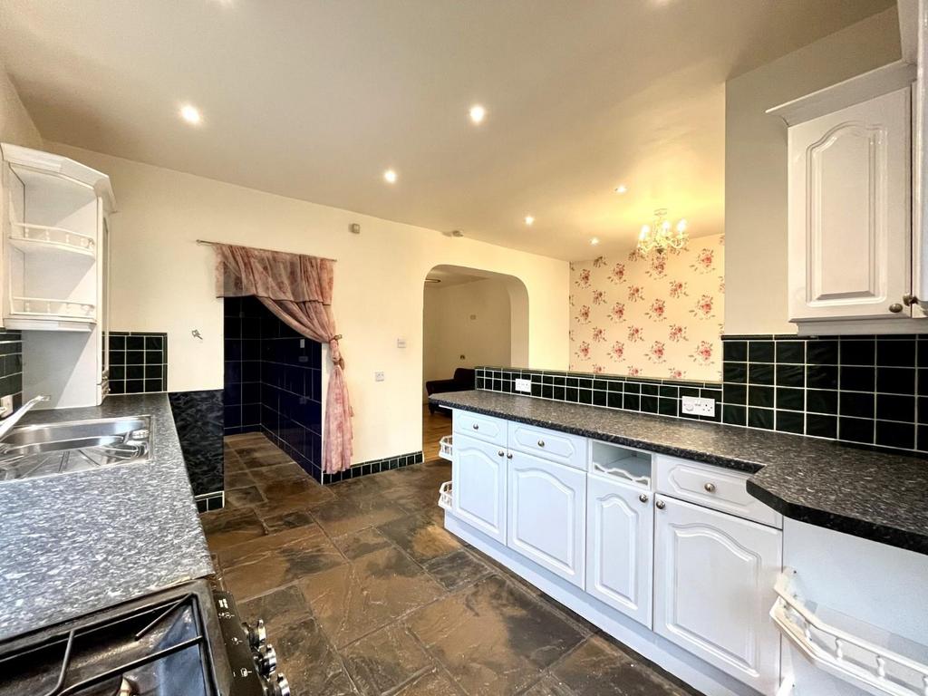 Kitchen Area Aspect 3