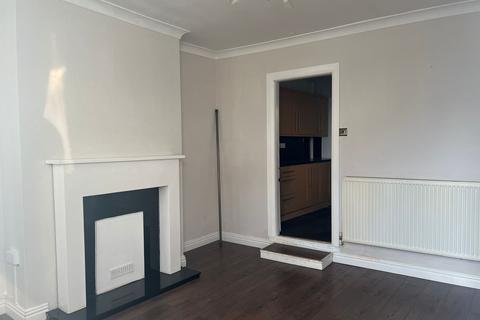 2 bedroom terraced house to rent, Chestnut Avenue, Montrose Street, Hull HU8